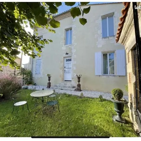 La Maison Blanche A Saint-Yzans-de-Médoc